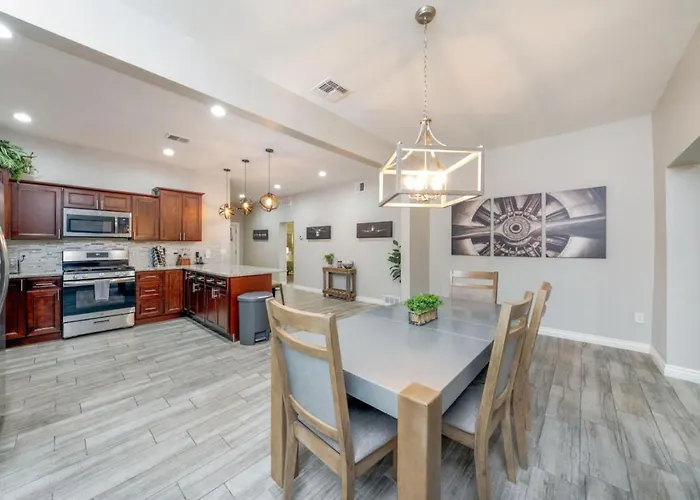 Heated Pool And Hot Tub, 4 Bedroom 3 Ba, *