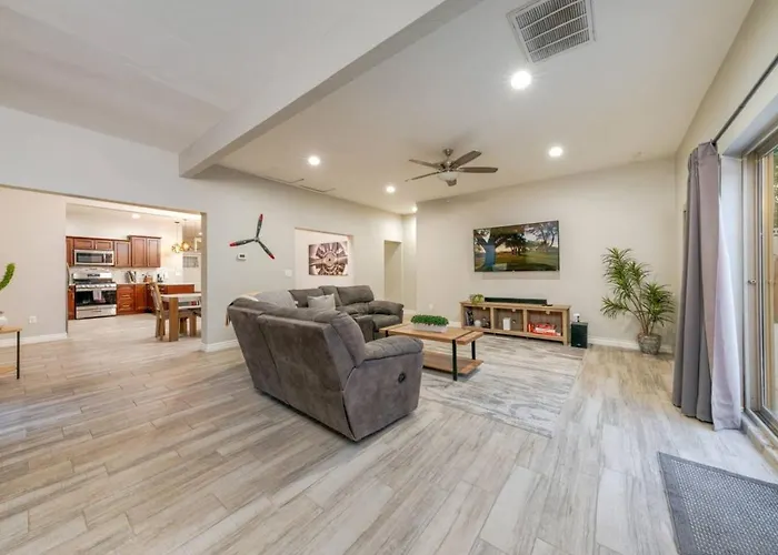 Heated Pool And Hot Tub, 4 Bedroom 3 Ba,
